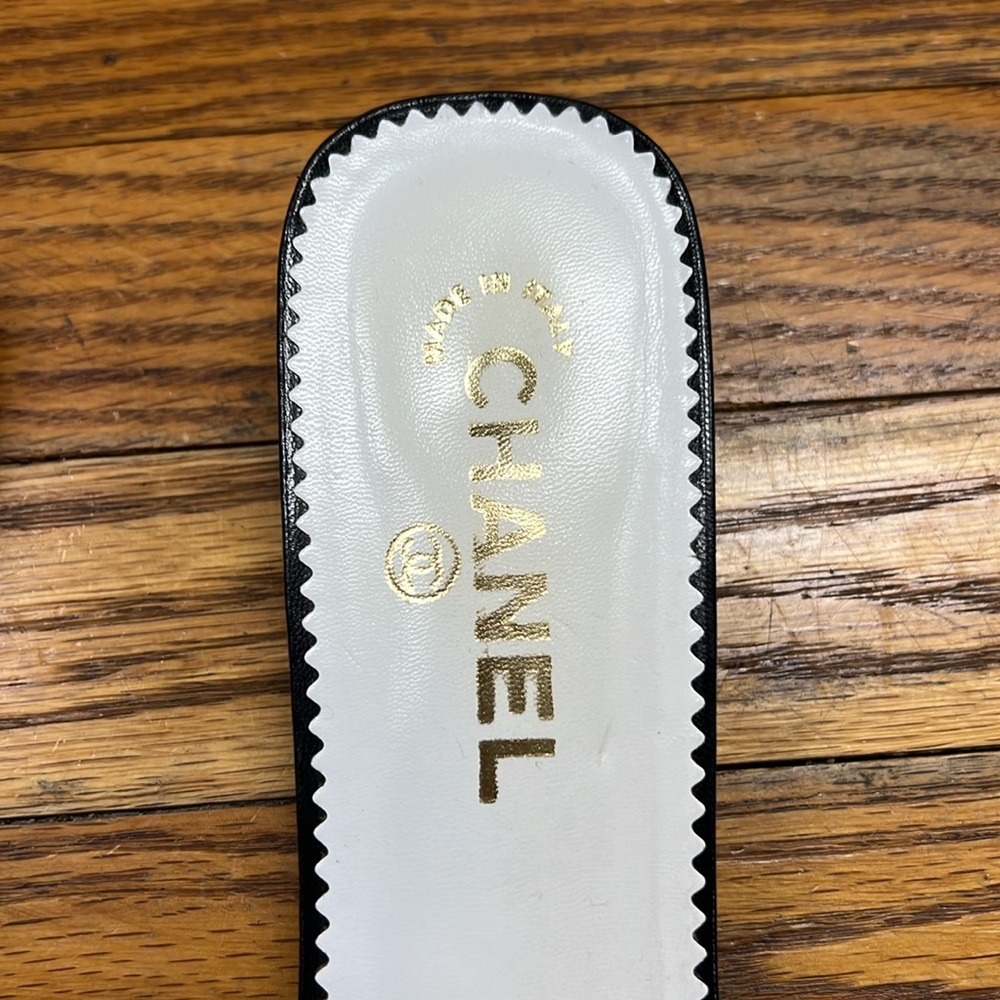 CHANEL | Camellia Cruise Collection blk/wht leather logo slides/sandals - Picture 5 of 11